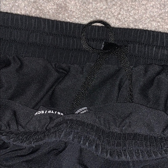 Under Armour Running Shorts - Picture 4 of 6